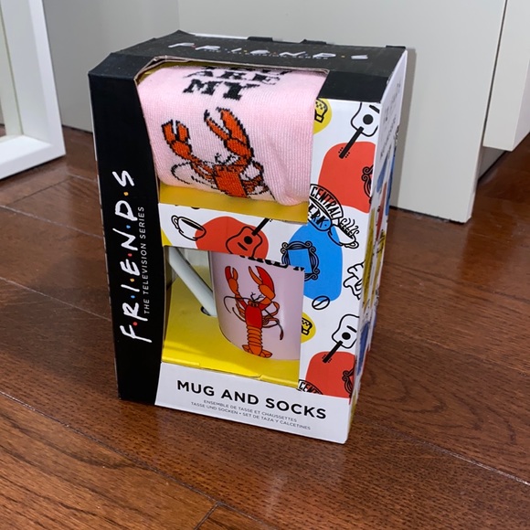 New “Friends” Mug and Socks - Picture 1 of 4
